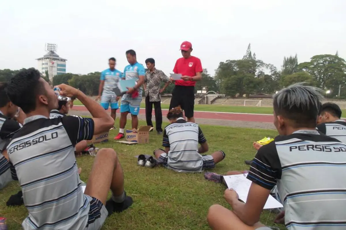 Persis Solo