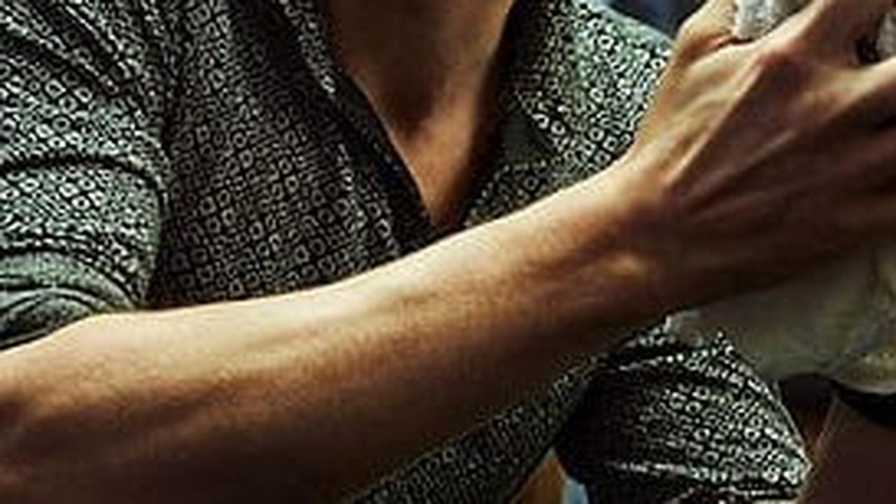 4. Tom Hiddleston - 10 Bahasa