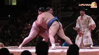Pegulat Sumo Tiap Hari Harus Makan 8.000 Kalori