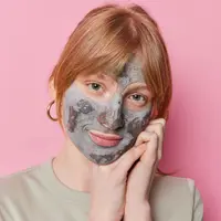 Sahabat Fimela, yuk simak tips memakai clay mask dibawah ini. [Dok/freepik.com/wayhomestudio]
