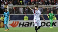 Gelandang Sevilla Denis Suarez merayakan golnya saat mengalahkan Zenit