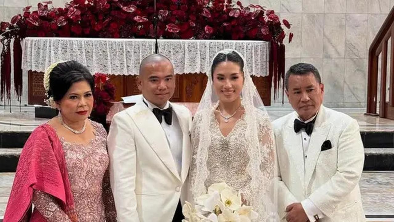 Momen Khidmat Penuh Makna, 7 Potret Pernikahan Winona Delany dan Frank Hutapea Anak Hotman Paris