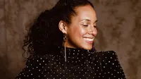 Alicia Keys melarang penonton untuk mengambil gambar saat konser. Jika mereka merasa perlu untuk mengakses telpon, penonton konsernya harus keluar dari venue. (instagram/aliciakeys)