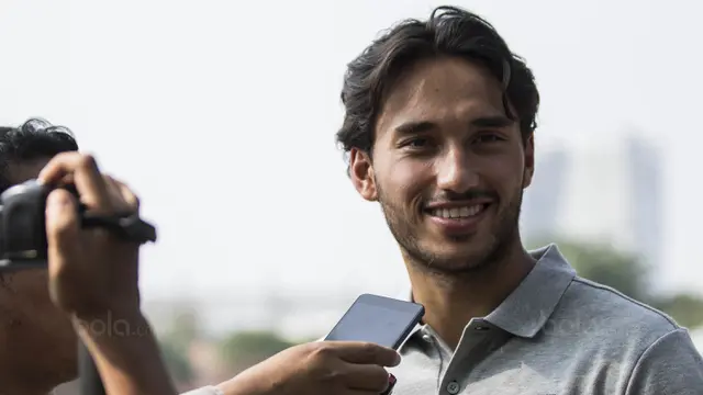 Ezra Walian