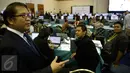 Menkominfo Rudiantara meninjau Media Center KTT Luar Biasa Ke-5 OKI di JCC, Jakarta, Minggu (6/3/2016). Sebanyak 527 jurnalis dalam dan luar negeri meliput KTT Luar Biasa ke-5 OKI yang berlangsung 6-7 Maret 2016 (Liputan6.com/Faizal Fanani) 