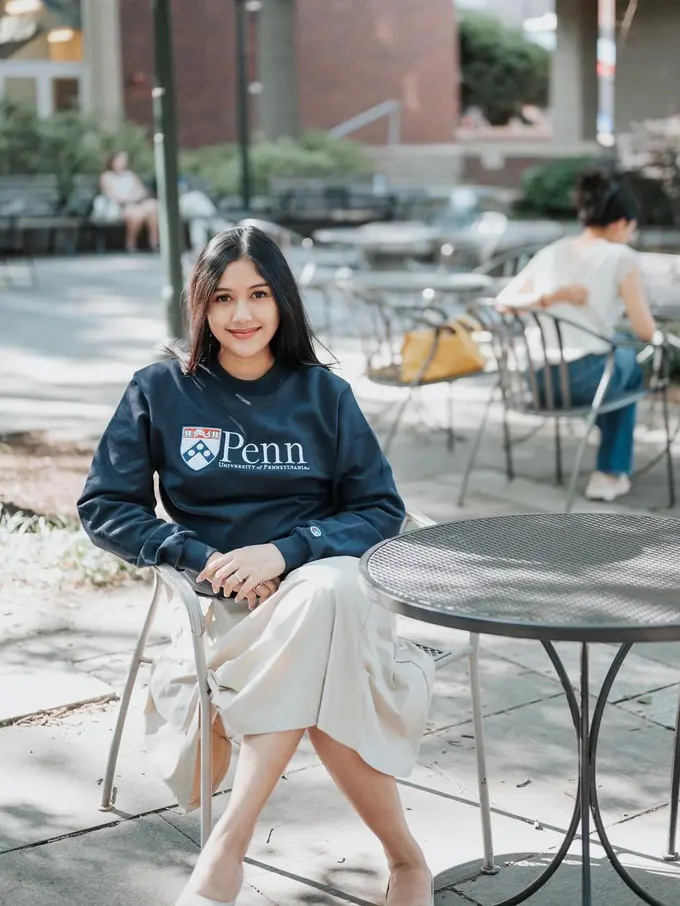 Potret Terbaru Erina Gudono Tampil Flawless dengan Bare Face Khas Mahasiswa Jelang Melahirkan