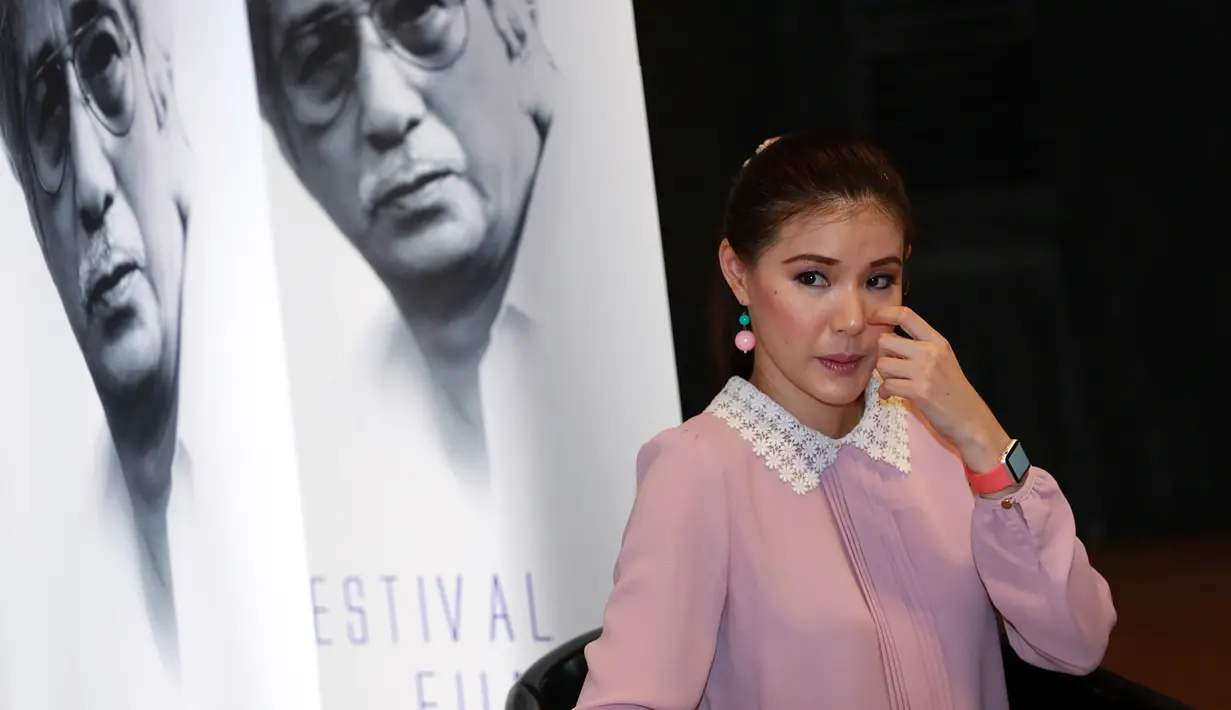 Menurut Olga Lydia, Teguh Karya telah membuka matanya tentang mencintai pekerjaan. Di balik keseriusannya dalam membuat film, nyatanya Teguh Karya termasuk orang yang jenaka. (Deki Prayoga/Bintang.com)