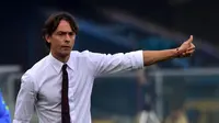 Bermain di Stadion San Siro, Milan menyerah 0-2 dari Palermo.