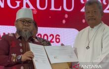Gubernur Bengkulu Serahkan Surat Pembebasan Lahan Gereja Katolik, Akhiri Penantian Puluhan Tahun