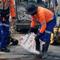 Tim Unit Rekasi Cepat Dinas SDABMBK Kabupaten Bekasi, Jawa Barat memperbaiki jalan rusak di Ruas Jalan Inspeksi Kalimalang pada Minggu 1 Mei 2026. (Antara)