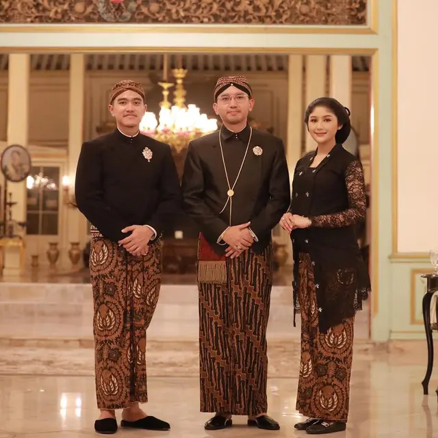 6 Pesona Erina Gudono Kenakan Kebaya Kutubaru saat Hamil, Aura Bumil Semakin Menyala