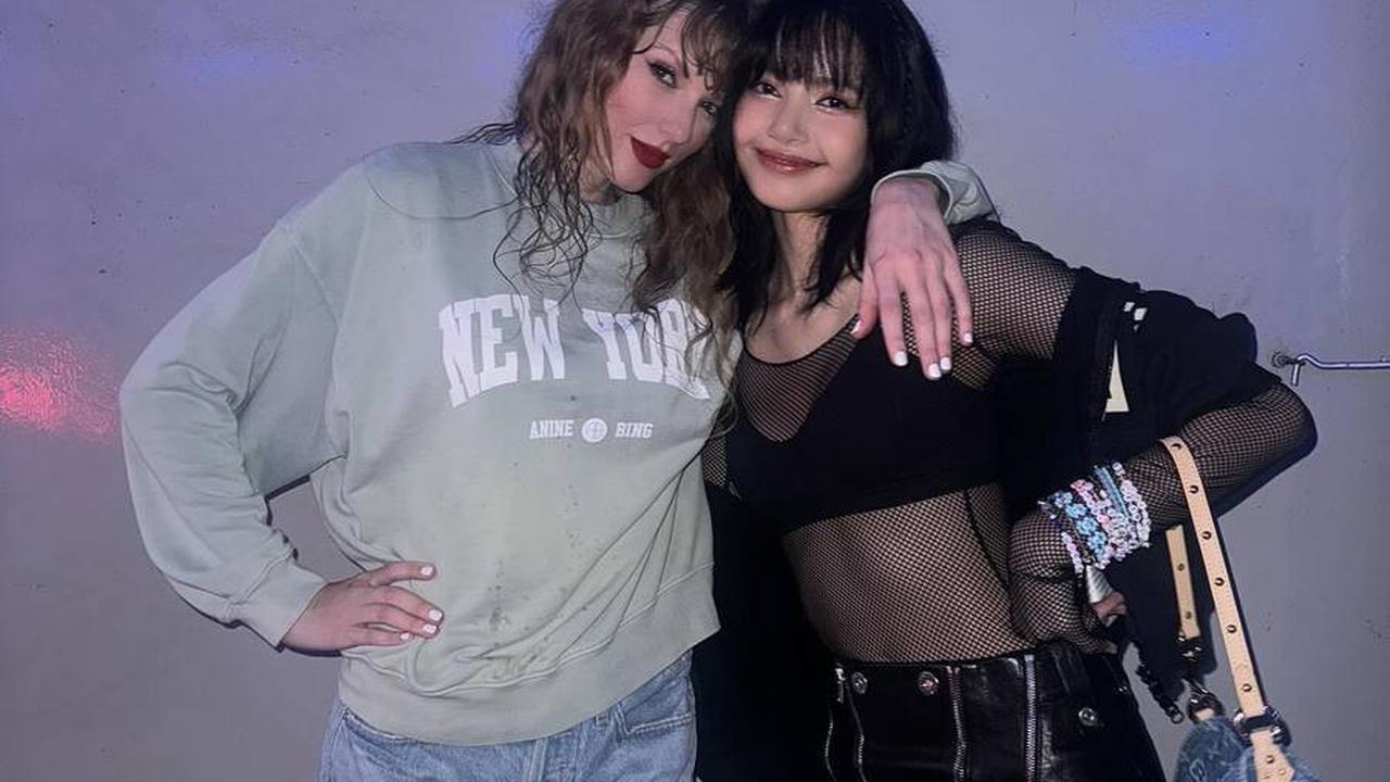 Unggah Foto Bersama Taylor Swift