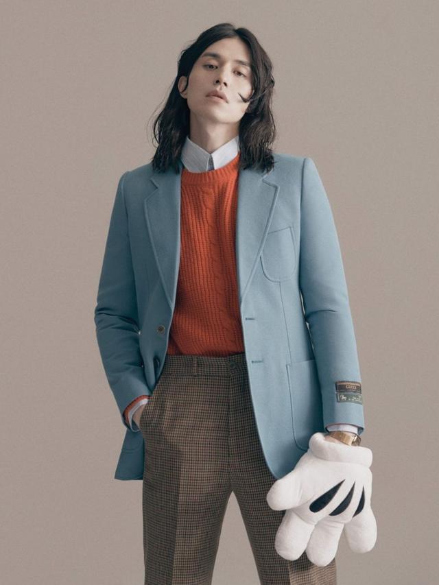 Potret Terbaru Lee Dong-wook Rambut Gondrong (sumber: gqkorea.co.kr)