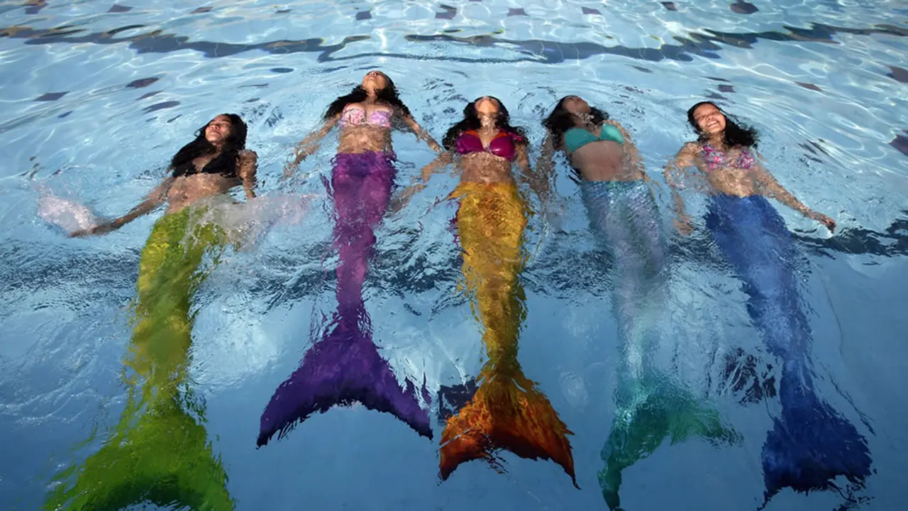 Belajar Berenang ala 'Putri Duyung' di Sekolah Renang Manila