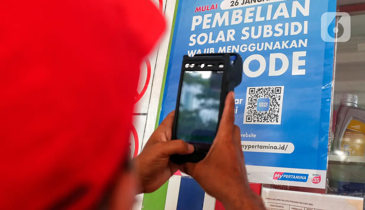 Pertamina Patra Niaga memerluas uji coba pembatasan penyaluran Bahan Bakar Minyak (BBM) subsidi jenis Solar. (Liputan6.com/Angga Yuniar)