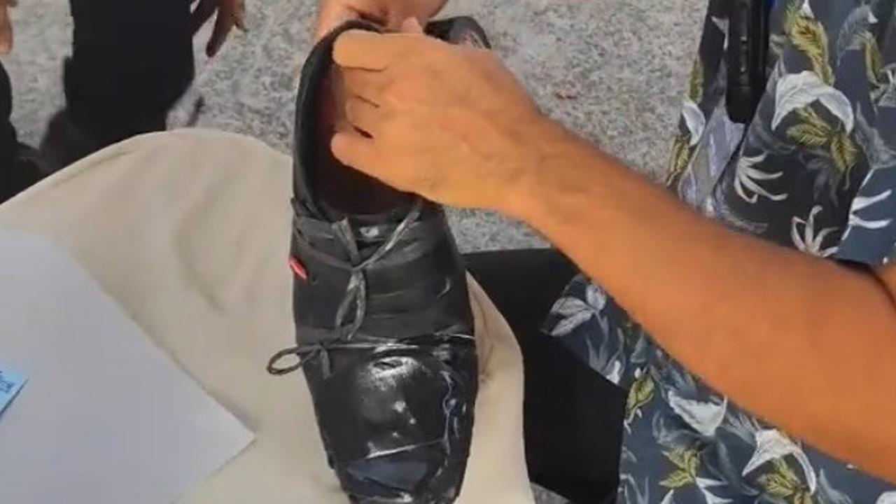 4. Panitia Bantu Perbaiki Sepatu Peserta