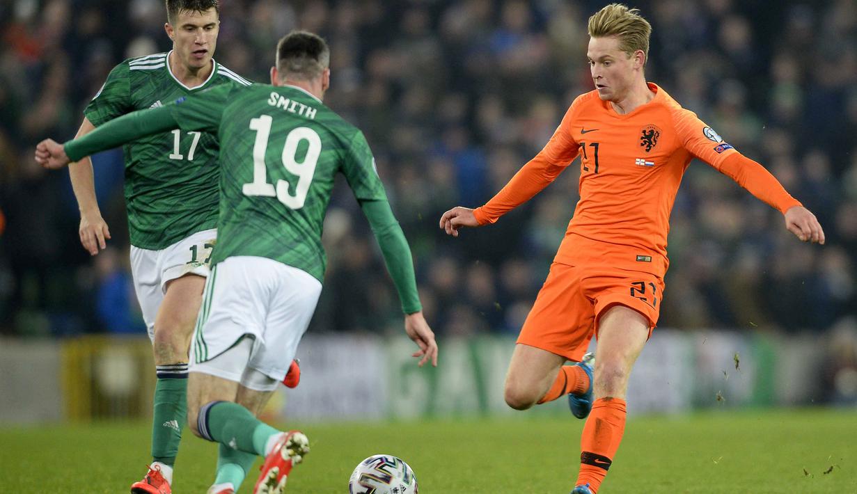 6. Frenkie De Jong (Belanda) - Gelandang Barcelona ini, tampil apik di level klub dan di Liga Champions. Timnas Belanda pun memanggilnya ke Kualifikasi Piala Eropa 2020. (AFP/Mark Marlow)