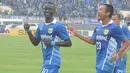 Selebrasi Makan Konate usai usai mencetak gol ke gawang New Radiant, Bandung, Rabu (25/2/2015). Persib menang 4-1 atas tamunya New Radiant di laga perdana AFC Cup 2015 (Liputan6.com/Herman Zakharia)