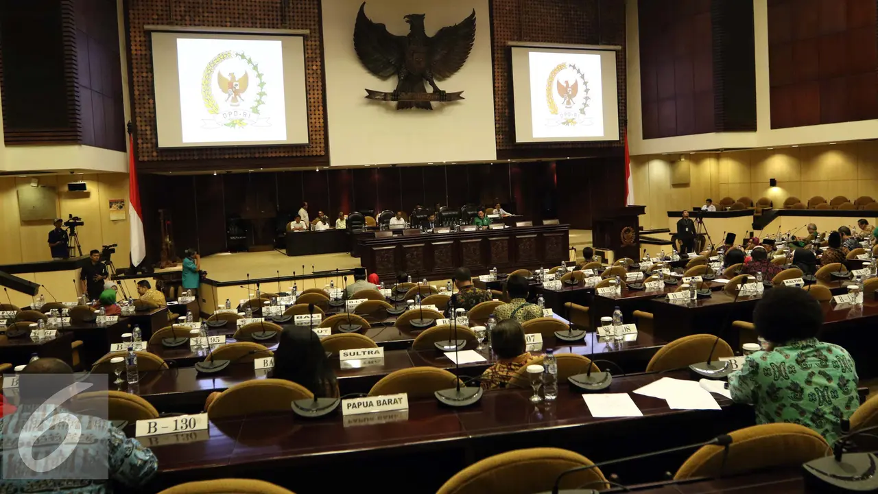 20160920-Sidang-paripurna-luar-biasa-BK-DPD-RI-Jakarta-Farouk-Muhammad-AM-Fatwa-Gusti-Kanjeng-Ratu-Hemas-HA