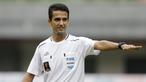 Wasit Thoriq Alkatiri saat memimpin pertandingan Bhayangkara FC melawan Semen Padang pada laga Piala Presiden 2019 di Stadion Patriot, Jawa Barat, Minggu (3/3). Thoriq adalah salah satu wasit Indonesia yang berlisensi FIFA. (Bola.com/M Iqbal Ichsan)