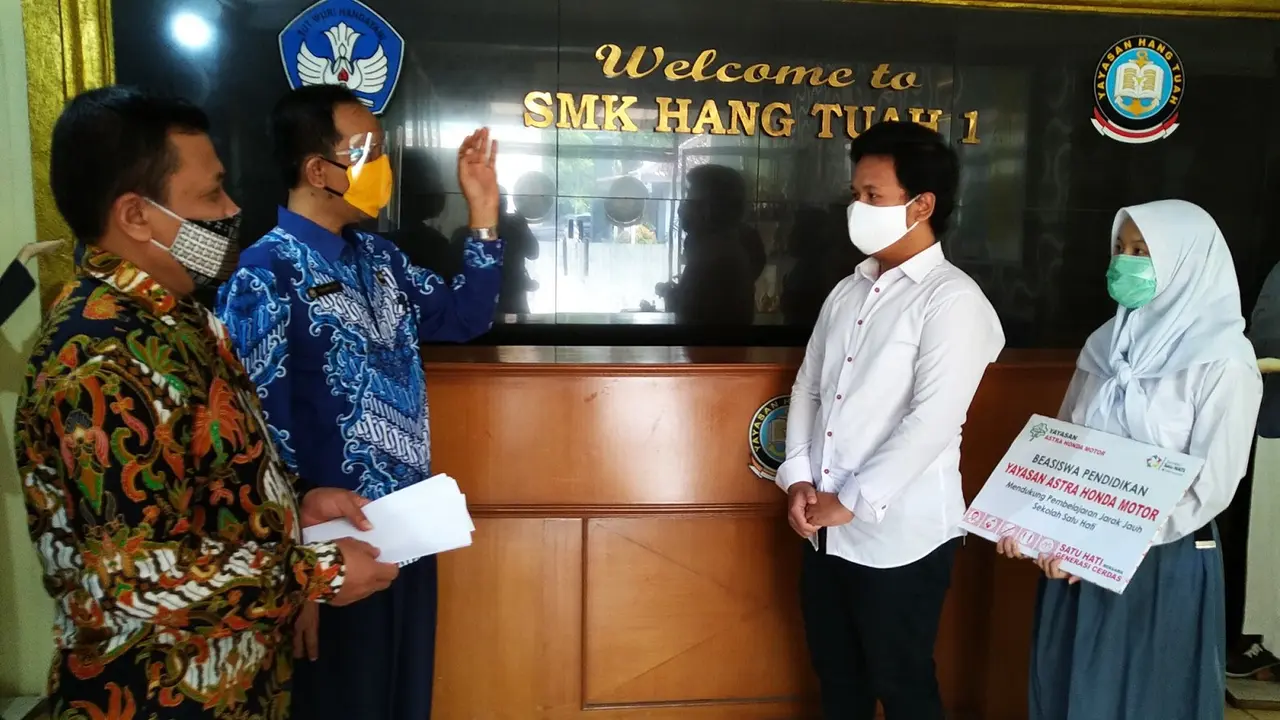 Yayasan Astra Honda Motor (Yayasan AHM) secara resmi menyalurkan beasiswa senilai Rp 350 juta kepada 203 pelajar dan 37 guru