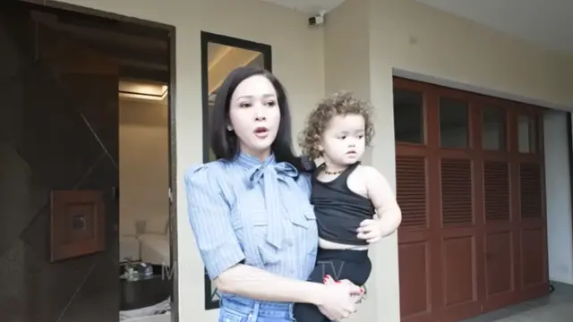 Potret Ruang Tamu Rumah Maia Estianty