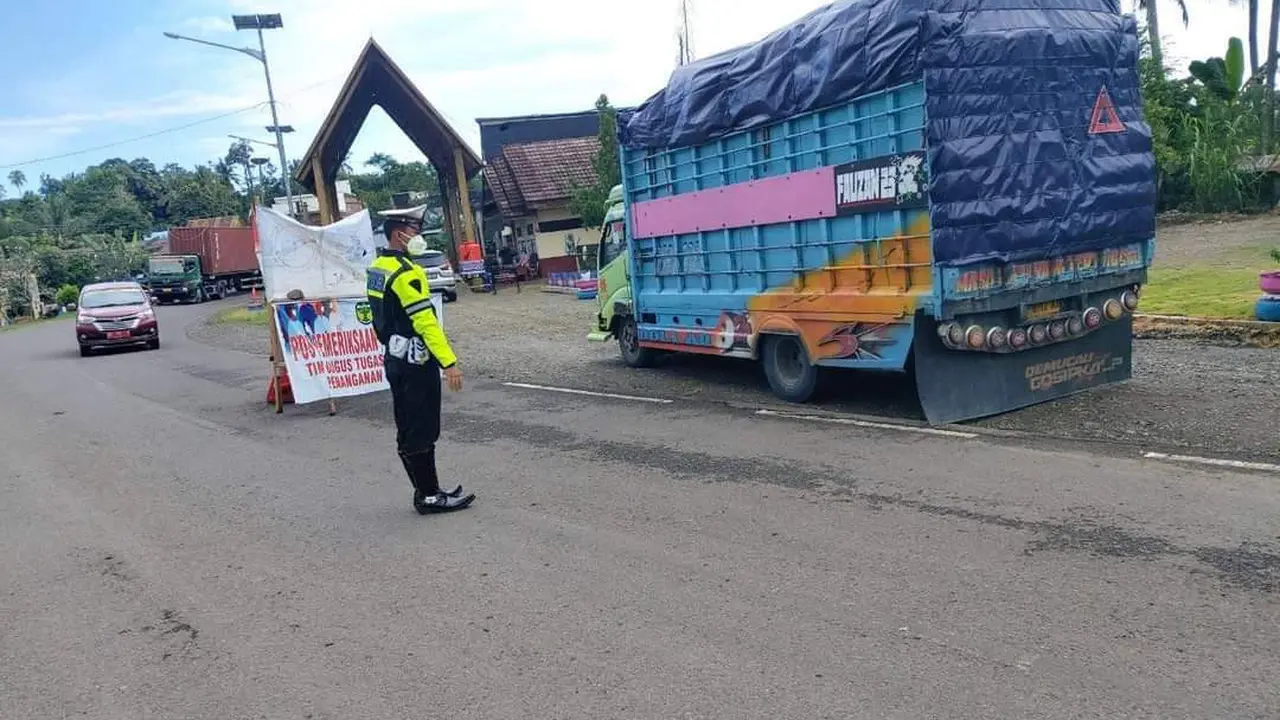 Pemeriksaan kendaraan oleh Satlantas Polres Luwu (Dok: Polisi)