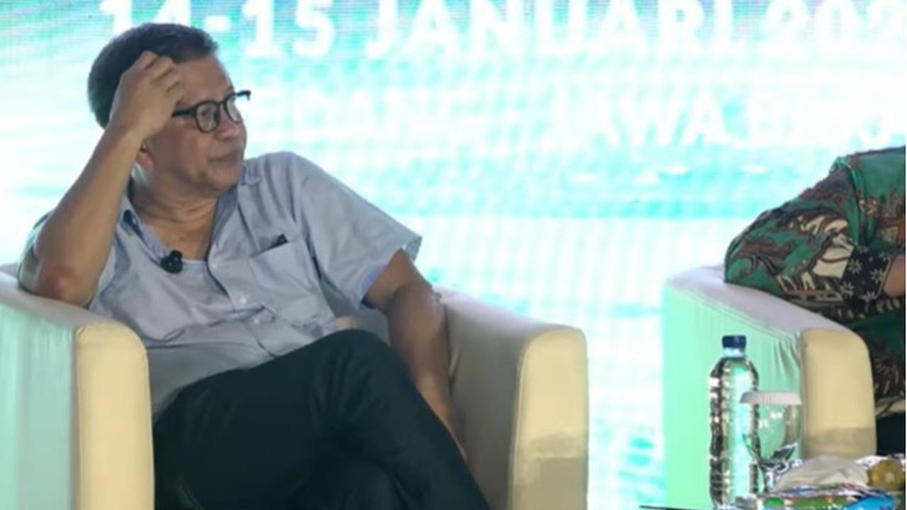 VIDEO: Tawa Rocky Gerung Pernah Dipolisikan PDIP Kasus Hina Jokowi "Sekarang Kalau Ketemu Cium Tangan"