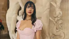 Anya Geraldine mencoba tampil dengan outfit dengan cewek kue. Penampilan Anya Geraldine mengenakan outfit cewek kue itu diunggah dalam akun Instagramnya, Kamis (30/06/2022). "jadi kaya gini namanya cewek kue?," tulis Anya Geraldine di kolom caption. (Instagram/anyageraldine)
