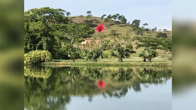 Patung vagina raksasa