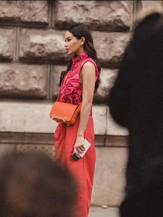 Alyssa Daguise pun mengalungi tas Hermes Geta yang trendy. [@alyssadaguise]