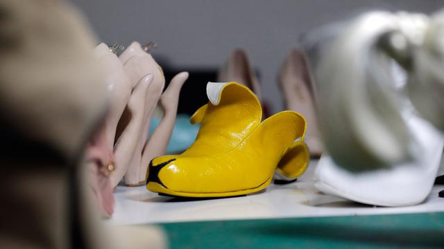 20161017- Imajinasi Gila Desainer Israel Lahirkan Sepatu unik-Afp Photo