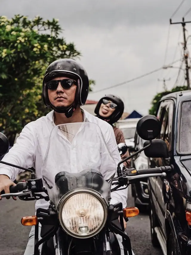 6 Potret Mesra Ananda Omesh dan Dian Ayu saat Riding Bareng