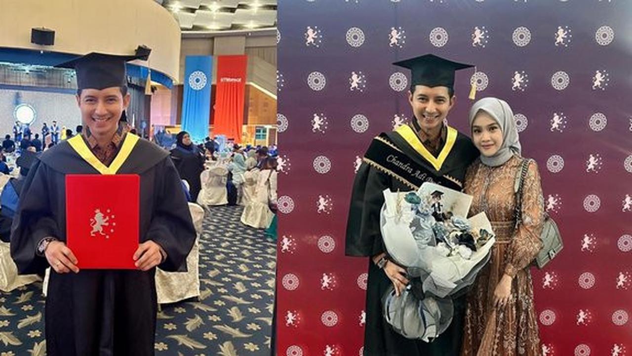 6 Potret Bahagia Chand Kelvin di Momen Wisuda S2 Didampingi Sang Istri Tercinta, Ternyata Lulusan Luar Negeri