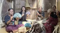 Kolaborasi Apik Brand Kecantikan dan Fesyen Lokal Berdayakan Para Ibu Penganyam di NTT