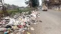sebagian sampah yang tersebar di jalan KH Mustofa Kamil Garut beberapa waktu lalu (Liputan6.com/Jayadi Supriadin)