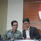 Wakil ketua KPK,  Laode M Syarif (kanan) dan juri bicara KPK, Febri Diansyah jelang konferensi pers di Gedung KPK, Jakarta, Kamis (15/02). KPK menangkap Bupati Lampung Tengah Mustafa. (Liputan6.com/Herman Zakharia)