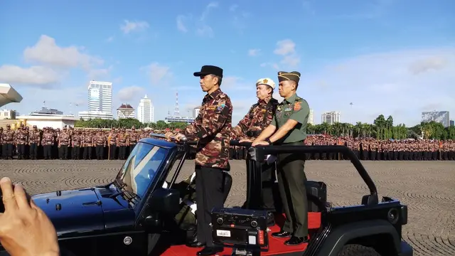 Presiden  Jokowi didaulat menjadi inspektur apel kebangsaan bela negara Forum Komunikasi Putra Putri Purnawirawan Indonesia (FKPPI)