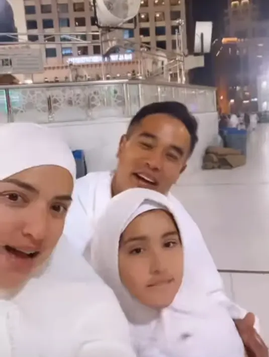 Namun sebelum itu, mereka memilih berbelanja ke supermarket untuk belanja keperluan sehari-hari. [instagtam/ramadhaniabakrie]