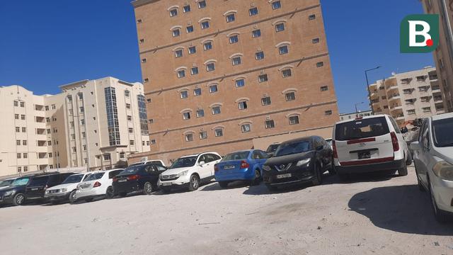 Foto: Deretan Mobil-Mobil Mewah di Pinggir Jalanan Qatar, tapi Kok Dekil Ya?