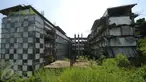 Kondisi salah satu gedung Pusat Pendidikan, Pelatihan dan Sekolah Olahraga Nasional di Hambalang, Bogor, (15/3/2016). Kemenpora berencana mengkaji kemungkinan kelanjutan pembangunan P3SON yang terhenti empat tahun lalu. (Liputan6.com/Helmi Fithriansyah)