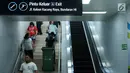 Penumpang menuruni tangga di Stasiun MRT Bundaran HI, Jakarta, Jumat (24/5/2019). Transportasi massal MRT mulai beroperasi penuh kembali pascaaksi aksi 22 Mei menolak hasil Pemilu 2019 yang terjadi di Gedung Bawaslu beberapa hari terakhir. (Liputan6.com/Immanuel Antonius)