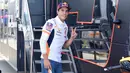 Akibat Insiden ini tangan kanan Marc Marquez pun patah akibat tertindih motornya. Imbas dari kecelakaan ini, ia absen hampir di semua seri balap yang tersisa di musim 2020. (AFP/Javier Soriano)