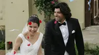 Engin Akyurek dan Beren Saat dalam Fatmagul (Pinterest)