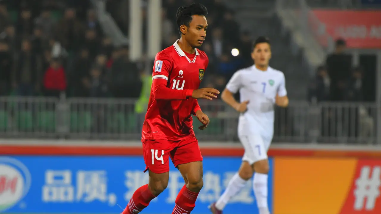 Bek Timnas Indonesia U-20, Robi Darwis ketika melawan Timnas Uzbekistan U-20 di Piala Asia U-20 2023.