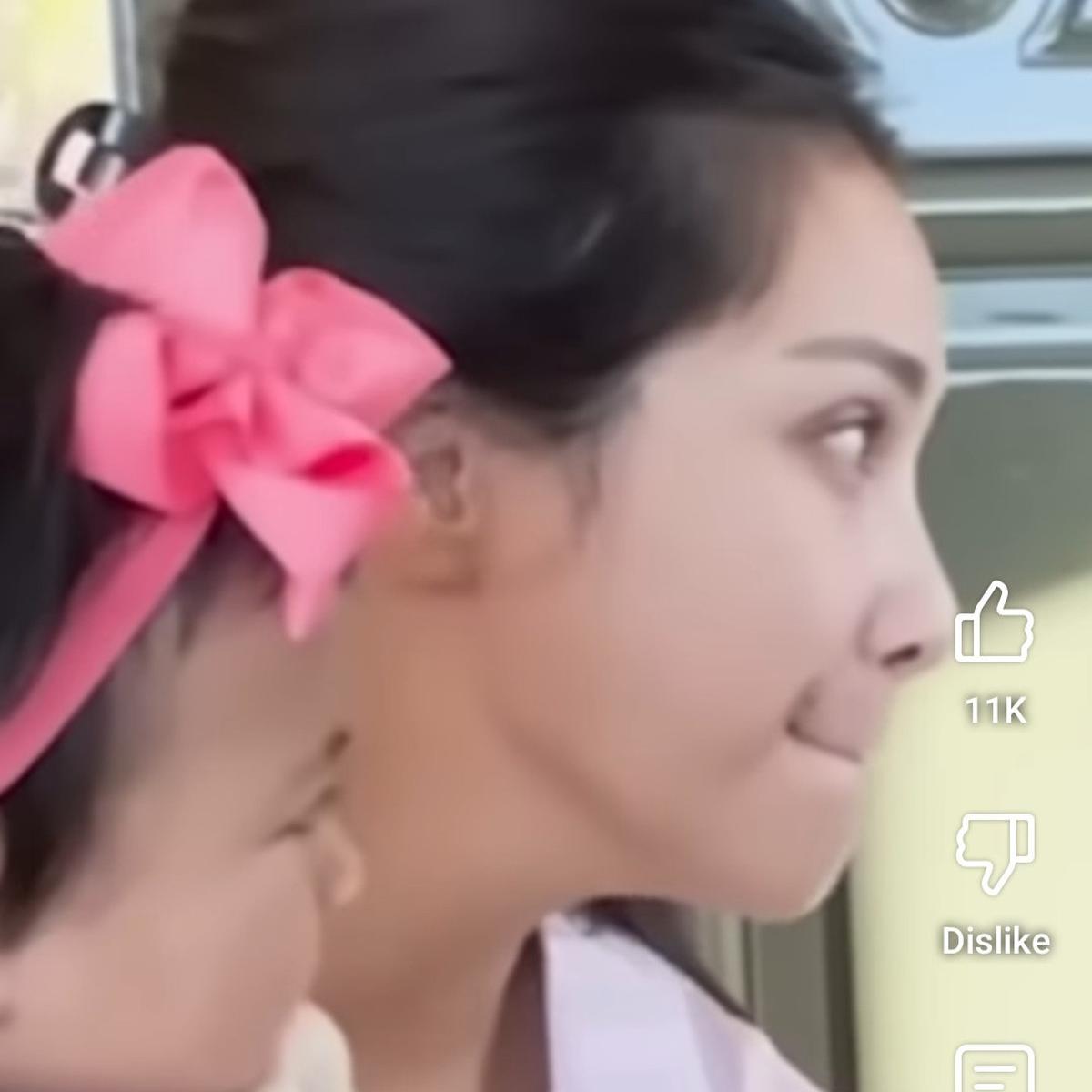 Potret Lala Pengasuh Rafathar Roasting Nagita Slavina Lewat Lagu, Auto Dilirik Sinis - Baby Lily Tersenyum Gemas