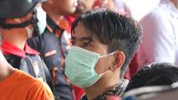 Januarisman Runtuwene saat rilis penyalahgunaan narkoba di Mapolres Pelabuhan Tanjung Priok, Jakarta, Rabu (16/1). JR ditetapkan sebagai tersangka setelah ditangkap  saat mengkonsumsi narkoba di sebuah apartemen. (Liputan6.com/Helmi Fithriansyah)