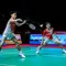 Pebulu tangkis ganda putra Indonesia, Raymond Indra/Nikolaus Joaquin berusaha mengembalikan kok ke arah rekan senegaranya, Sabar Karyaman Gutama/Moh Reza Pahlevi dalam laga semifinal Indonesia Open 2026 di Istora Senayan, Jakarta, Sabtu (06/06/2026). (Bola.com/Bagaskara Lazuardi)