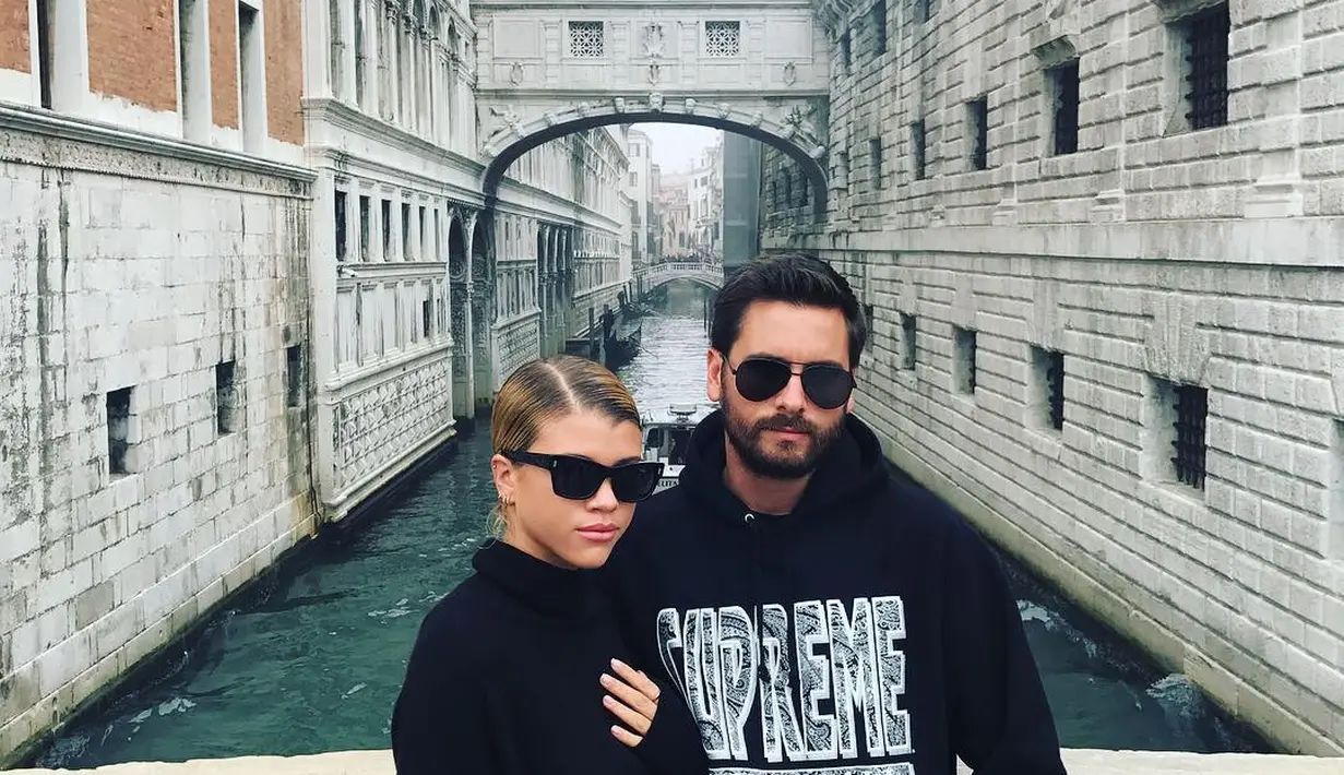 Scott Disick sendiri saat ini tengah mengencani Sofia Richie dan kekasihnya itu tak diundang di pesta keluarga Kardashian. (instagram/sofiarichie)