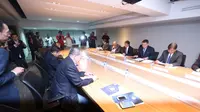 Pertemuan delegasi FIFA dan PSSI di Kantor PSSI, Senin (2/11/2015). (Bola.com/Nicklas Hanoatubun)